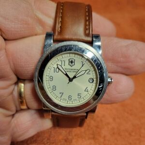 Men's Victorinox Swiss Army watch brown leather band. New battery